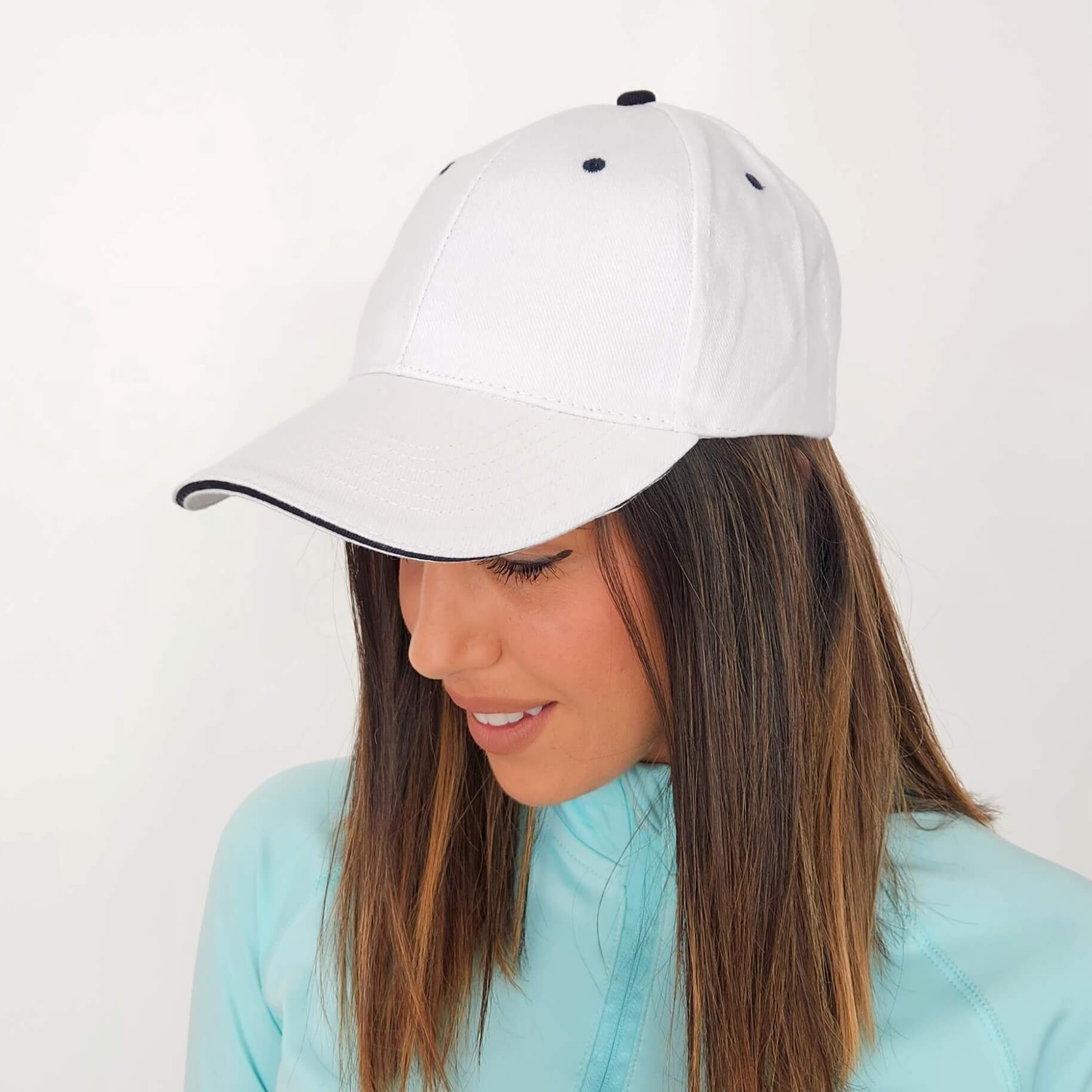 Gorra deportiva blanca