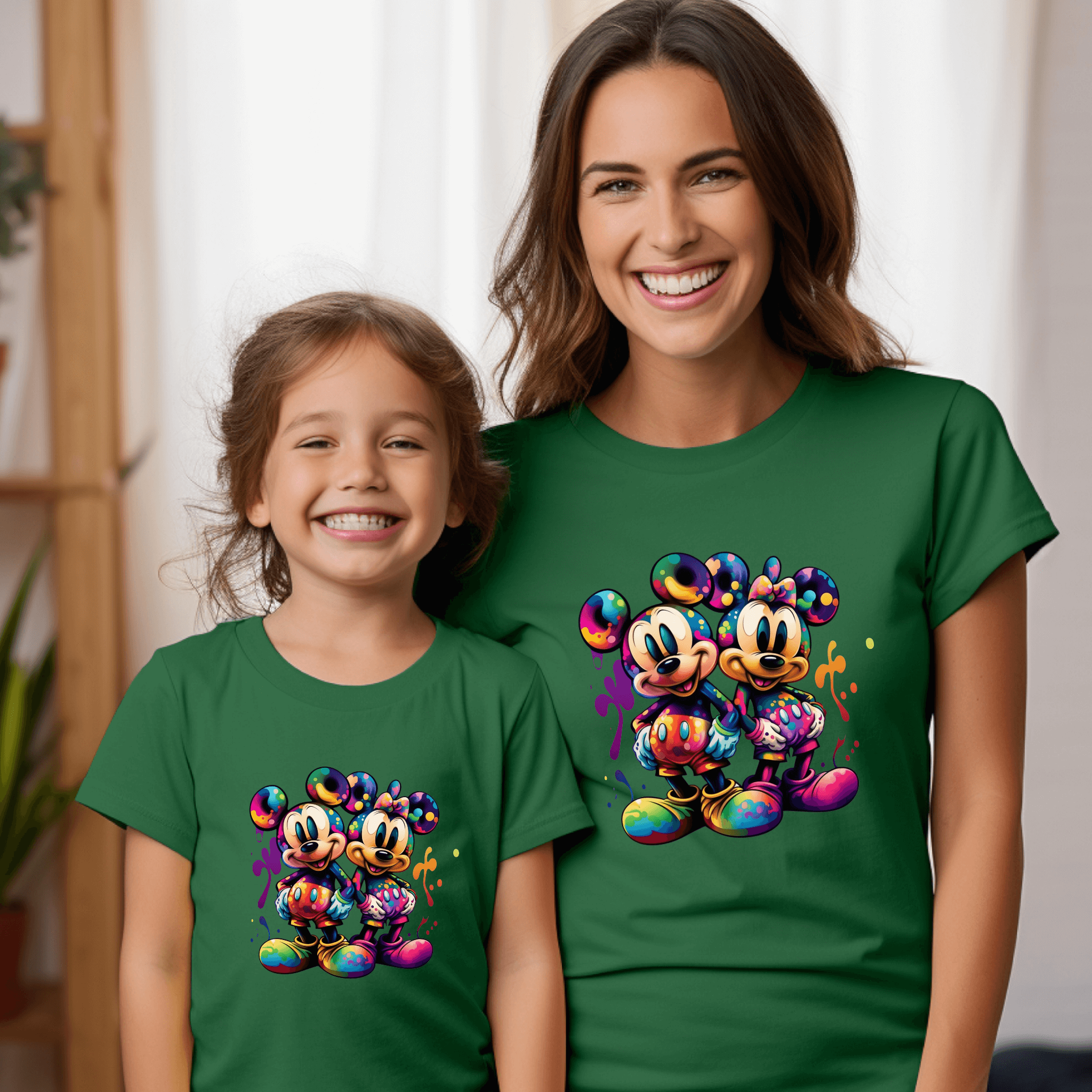 Camiseta Mickey-Minnie Graffiti