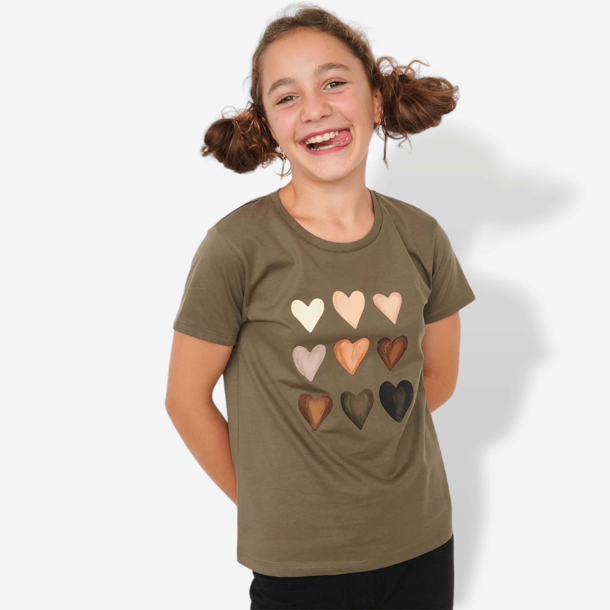 Camiseta Nine Hearts verde caqui algodón orgánico