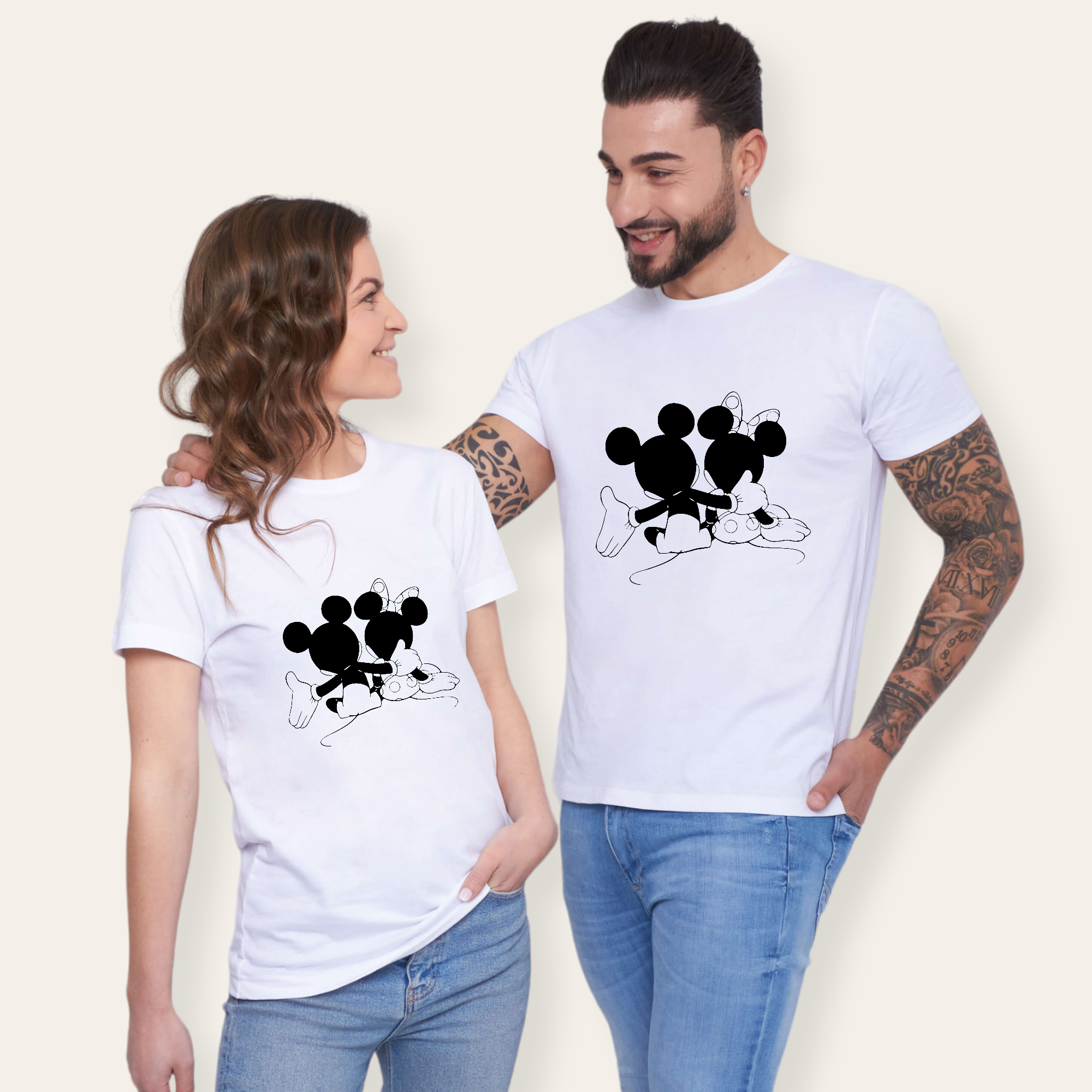 Camiseta Mickey Minnie Sentaditos blanco y negro