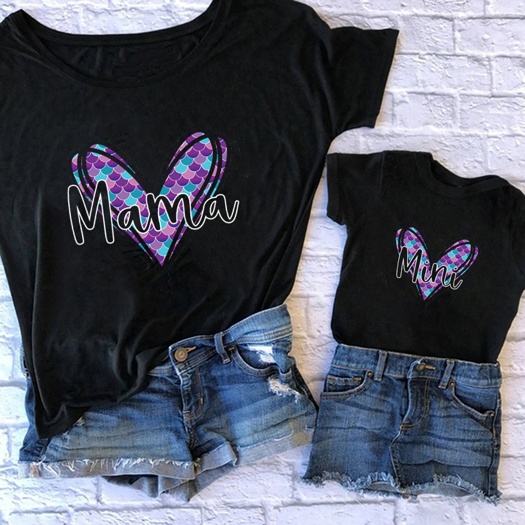Mama-min-farbiges Herz-T-Shirt
